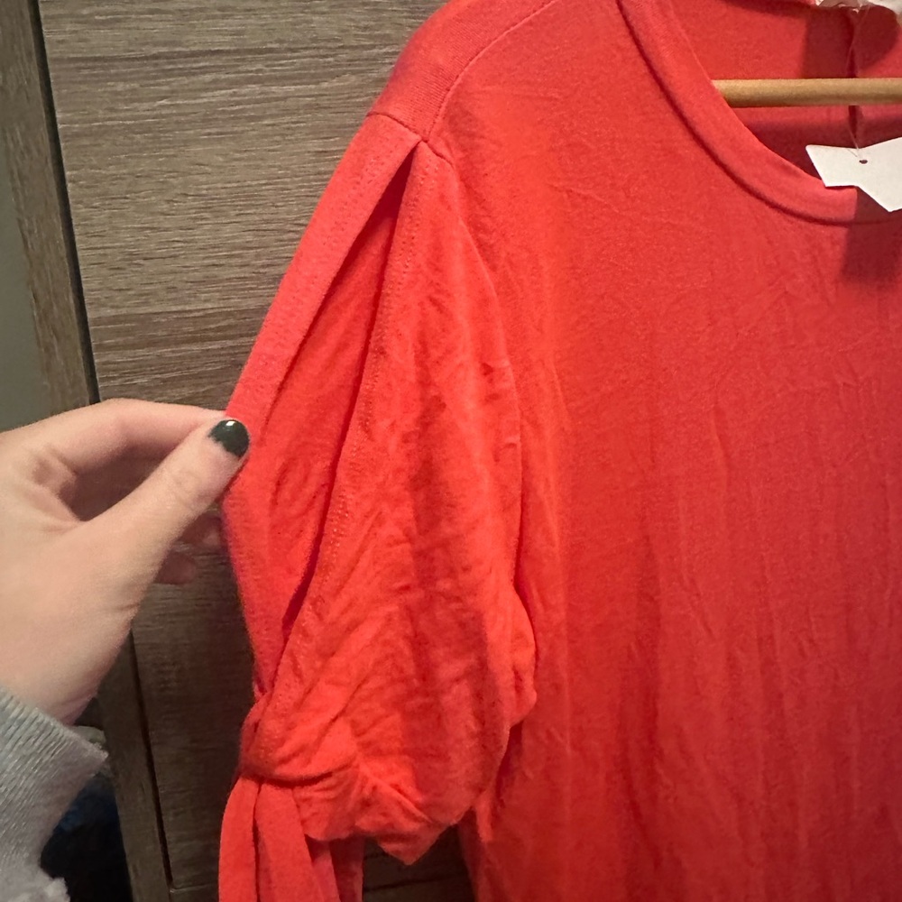 Red T shirt - Picture 4 of 4